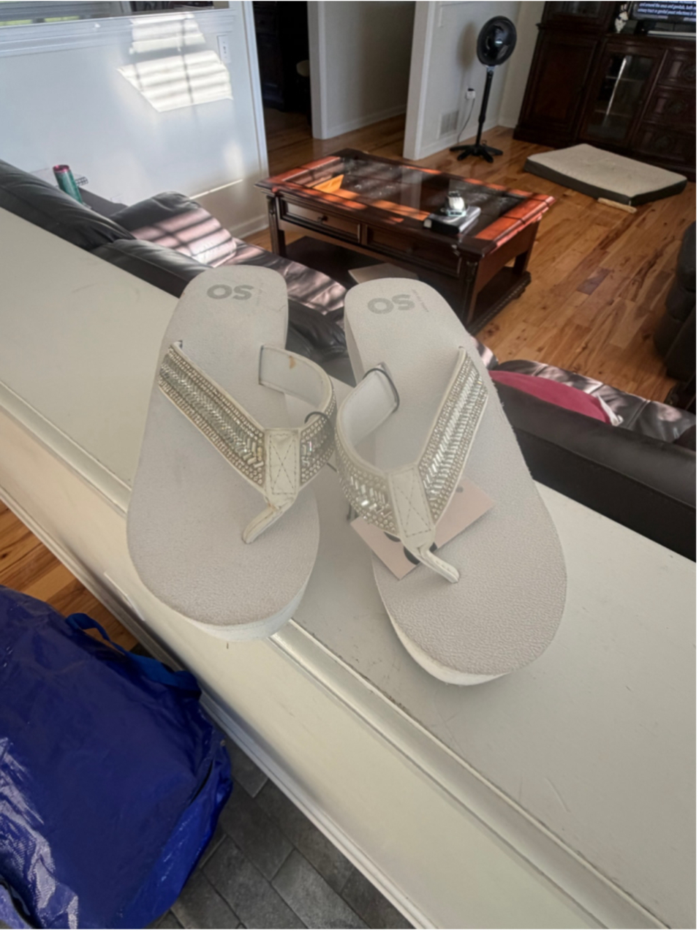 Women's SO Platform Flip Flop Sandals White Silver Size 7